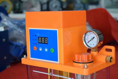 【】批發(fā)銷售注油機(jī) 注塑機(jī)潤滑油泵,機(jī)床自動(dòng)潤滑泵 數(shù)顯